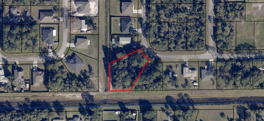 Build your dream home on this oversized 0.38-acre corner lot located at 598 Treemont Ave SW in desirable Port Malabar Unit 19, Palm Bay. This uniquely shaped parcel offers expanded frontage and added flexibility for custom home design, outdoor living space, or additional parking. Situated at the corner of Treemont Ave SW and Tindal St SW, the property provides excellent access, added privacy, and attractive curb appeal potential.
Surrounded by established homes and new construction throughout the neighborhood, this residential lot is zoned for single-family use and offers a peaceful setting while remaining conveniently close to everyday amenities. Enjoy easy access to shopping, dining, schools, parks, and major roadways, with just a short drive to I-95 and the beautiful Space Coast beaches.
With strong growth in the area, this property presents an outstanding opportunity for builders, investors, or future homeowners ready to create a custom residence in one of Palm Bay’s expanding communities.