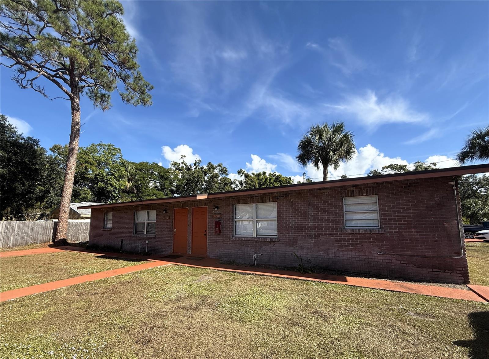 HILLCREST PARK 1ST ADD - Residential Lease