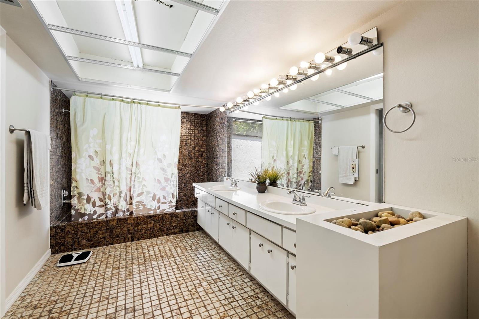 DUNBRIDGE WOODS - Residential