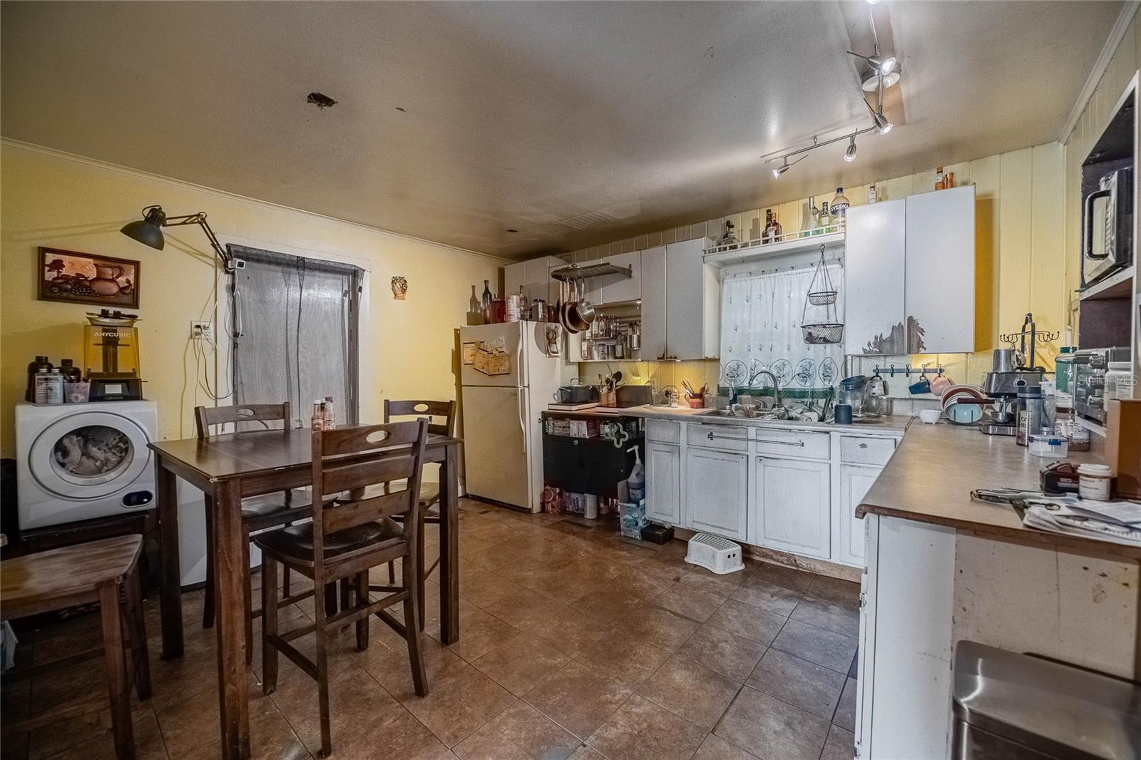 COUNTRY CLUB ESTATES SUB - Residential