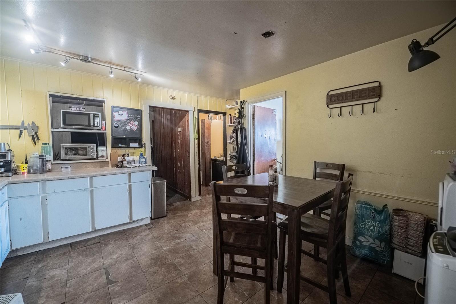 COUNTRY CLUB ESTATES SUB - Residential