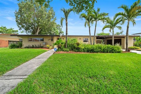 138 W 52ND STREET HIALEAH FL 33012