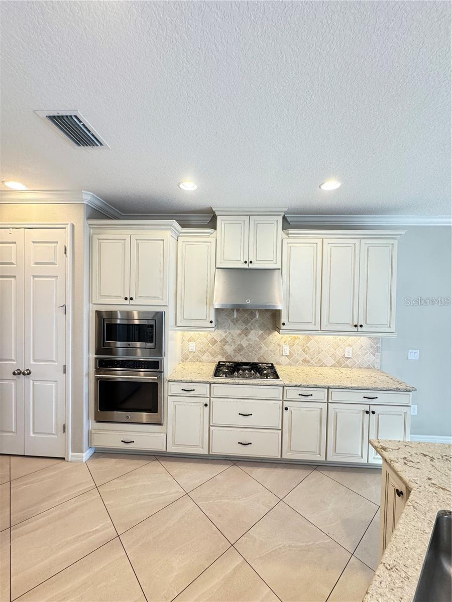 ARBOR LAKES ON PALMER RANCH - Residential Lease