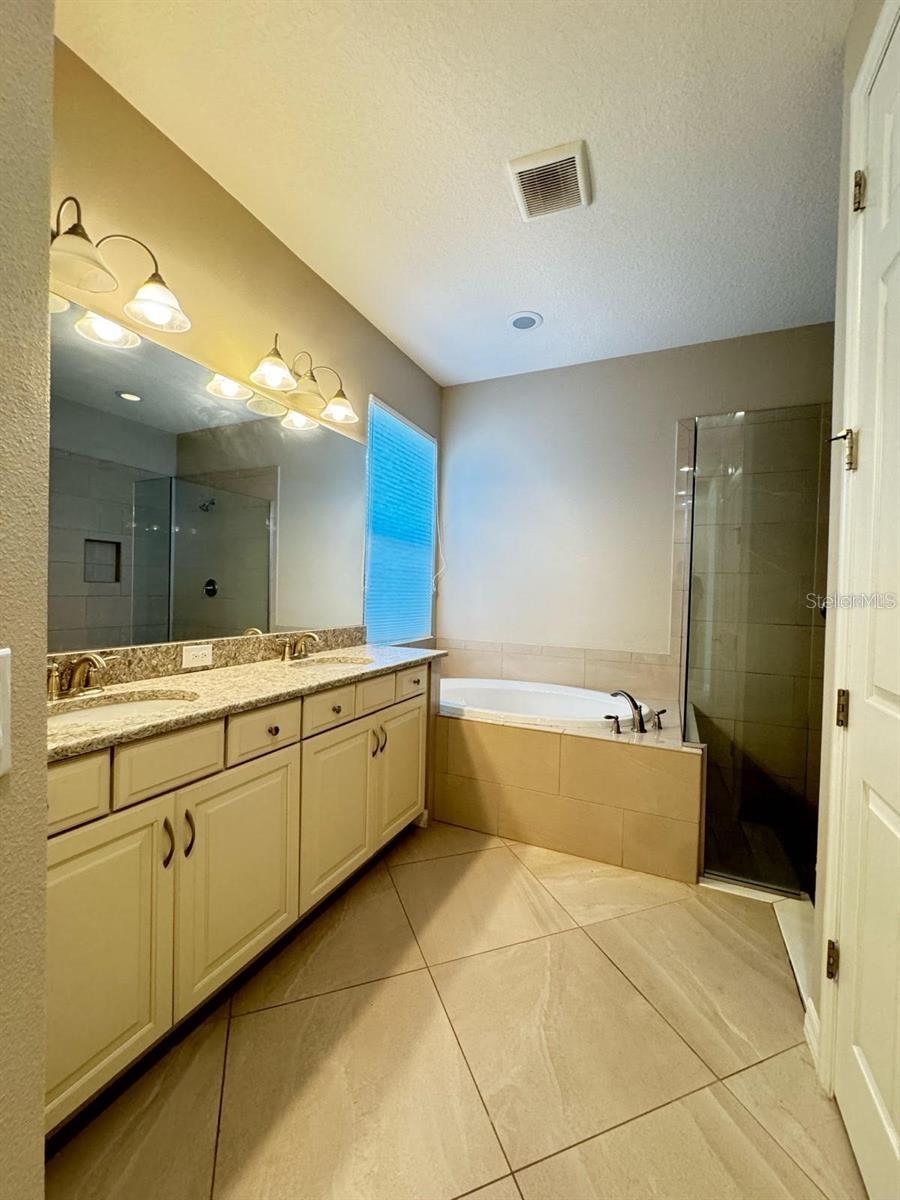 ARBOR LAKES ON PALMER RANCH - Residential Lease