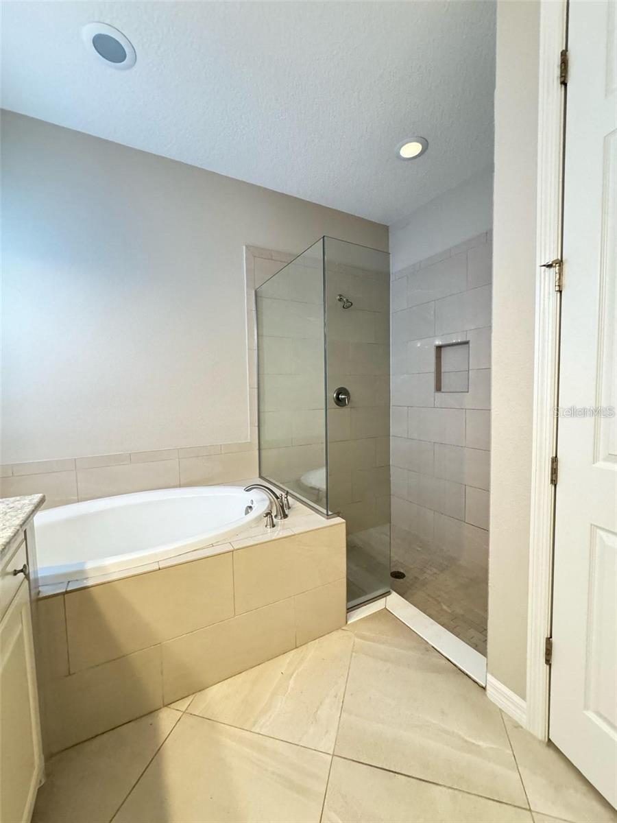 ARBOR LAKES ON PALMER RANCH - Residential Lease