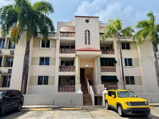 Your New Home Awaits in Guaynabo! Parque Terranova
This spacious third-floor apartment (just one set of stairs) offers the perfect blend of comfort and prime location. It features 3 bedrooms, 2 bathrooms, living and dining areas, kitchen, and balcony, plus 3 air conditioners, refrigerator, stove, washer/dryer combo, and a tankless water heater.
Enjoy the convenience of 2 parking spaces (one covered) and the security of controlled access.
Its prime location is truly unmatched—just steps away from the Guaynabo Post Office, supermarkets, restaurants, Walgreens, hospitals, the Paseo Tablado, and more. An ideal choice for those seeking a modern, convenient, and perfectly located home.
More photos coming soon!