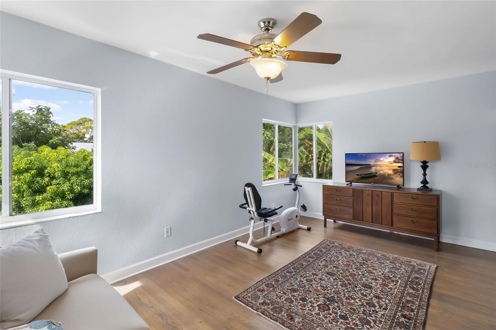 ROUSLYNN - Residential