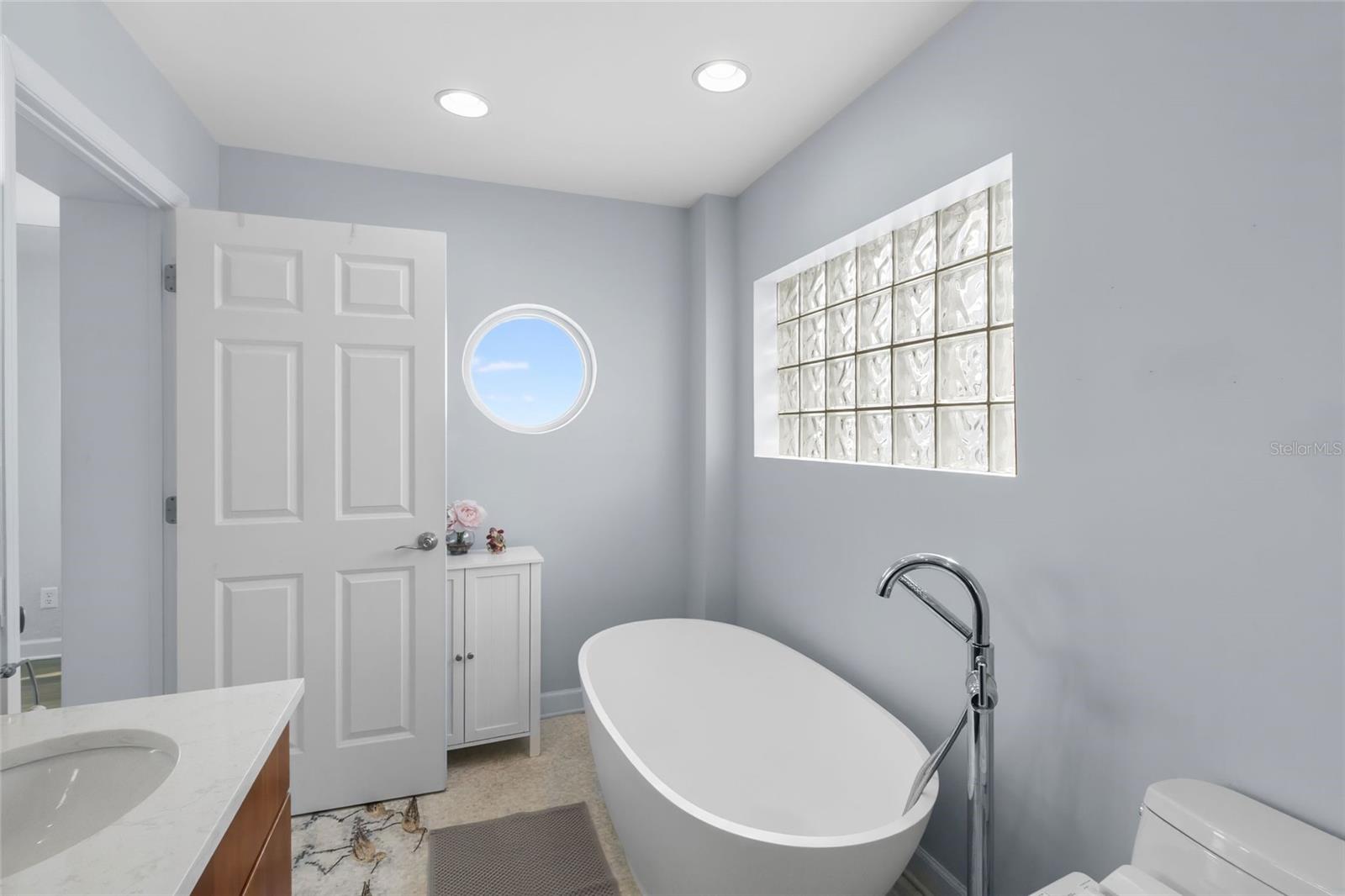 ROUSLYNN - Residential