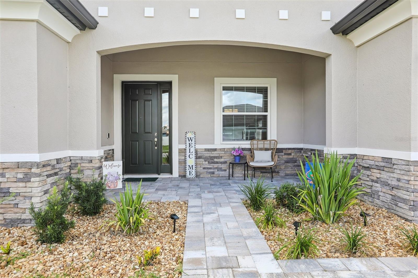 902 TIERRA DR