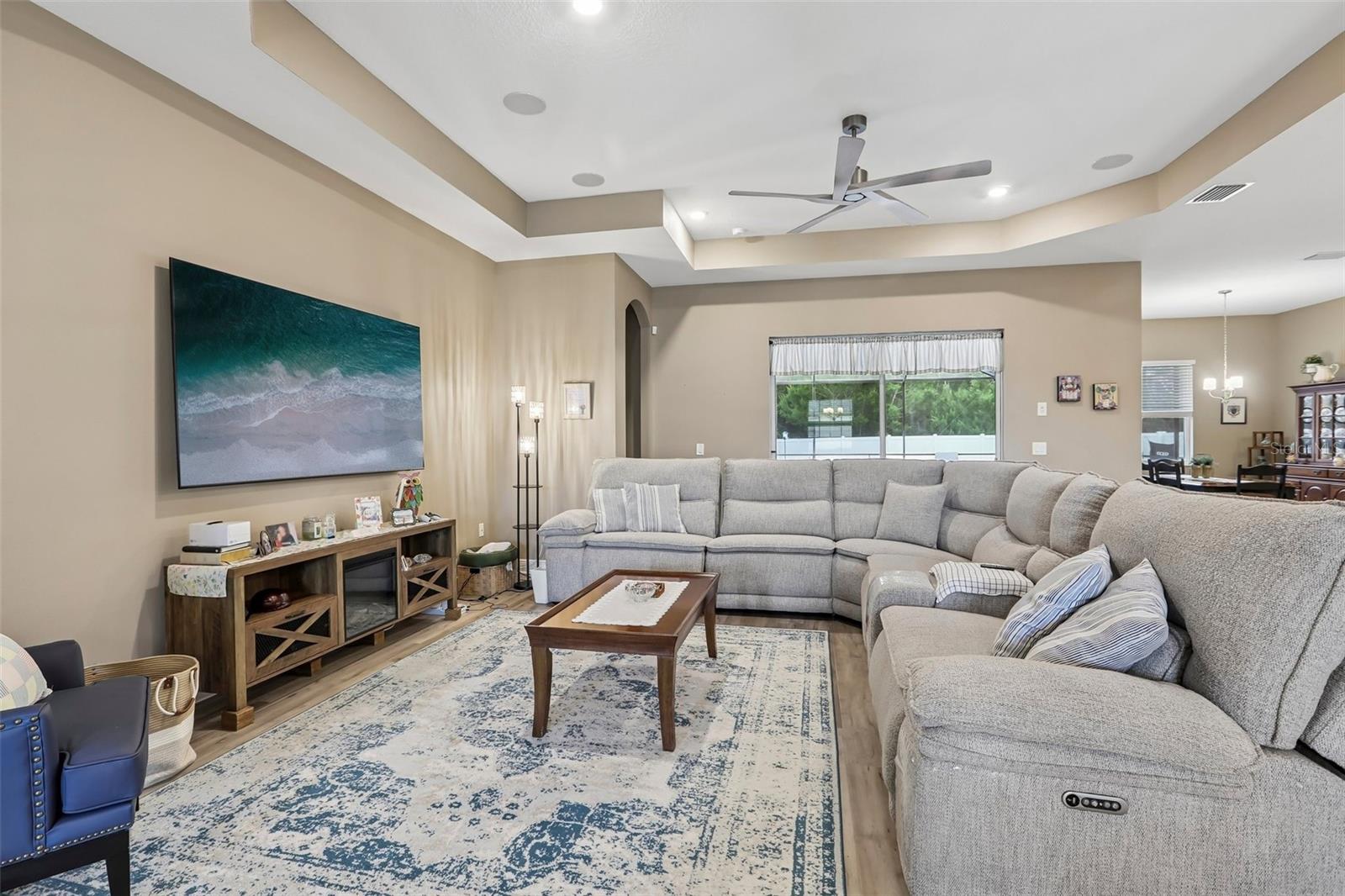 902 TIERRA DR