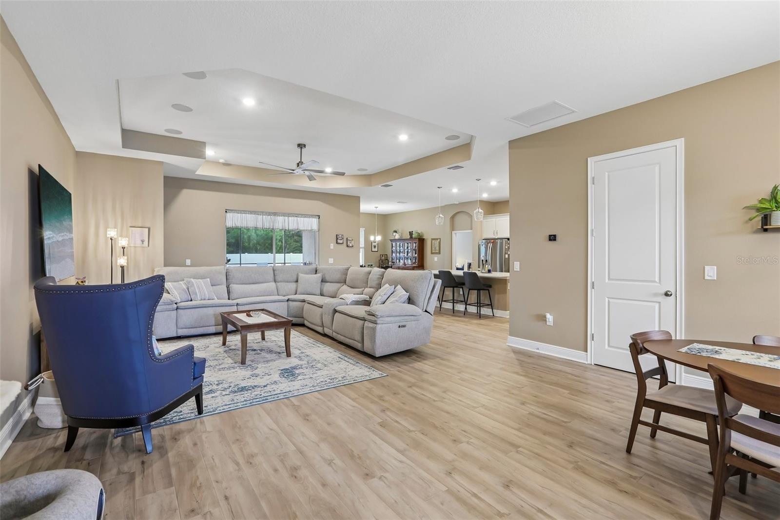 902 TIERRA DR