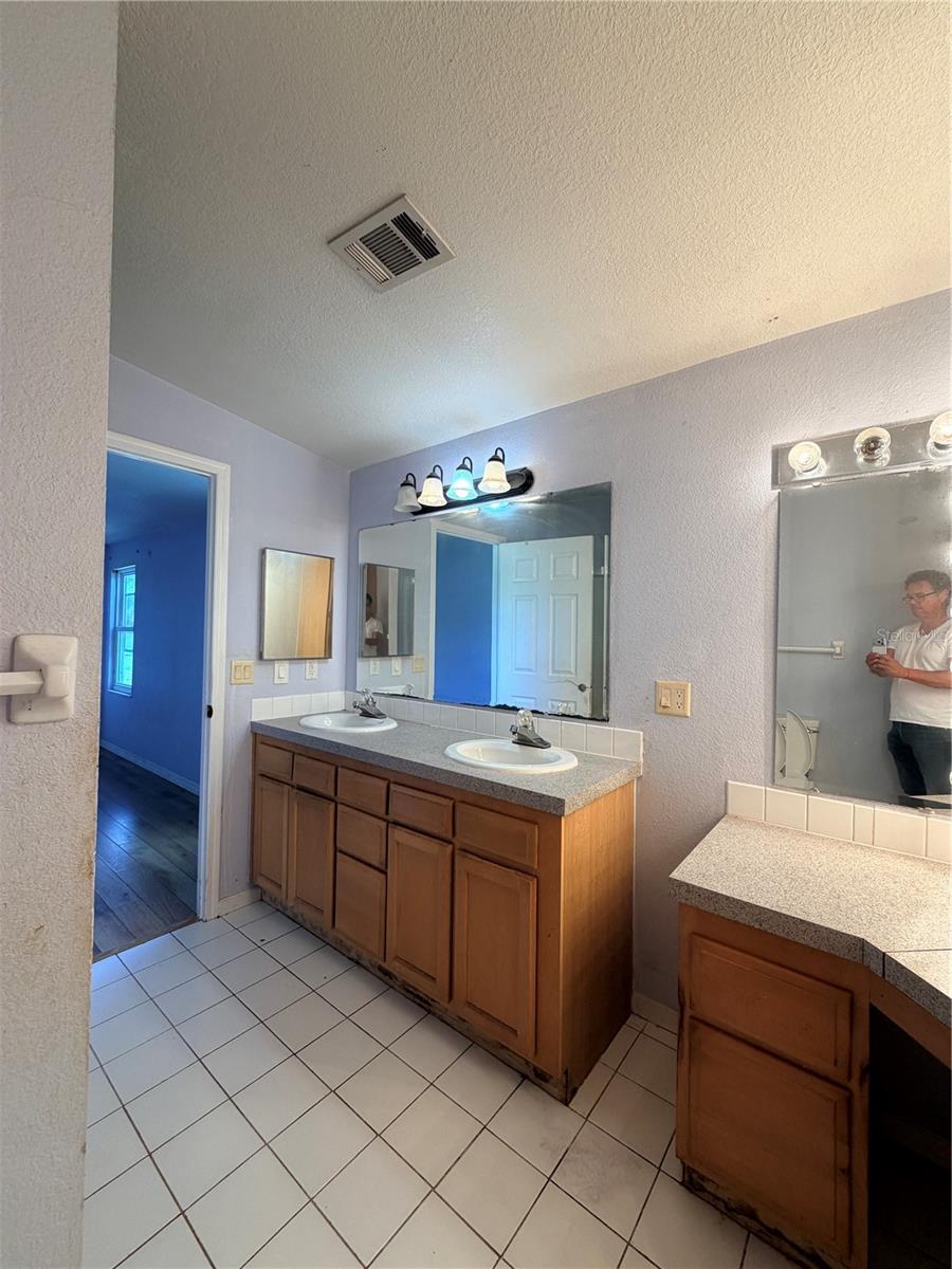 HUNTERS RIDGE - Residential