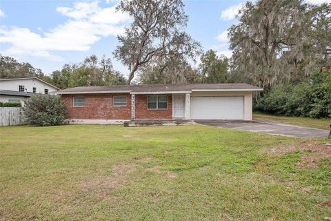 A home in DELAND