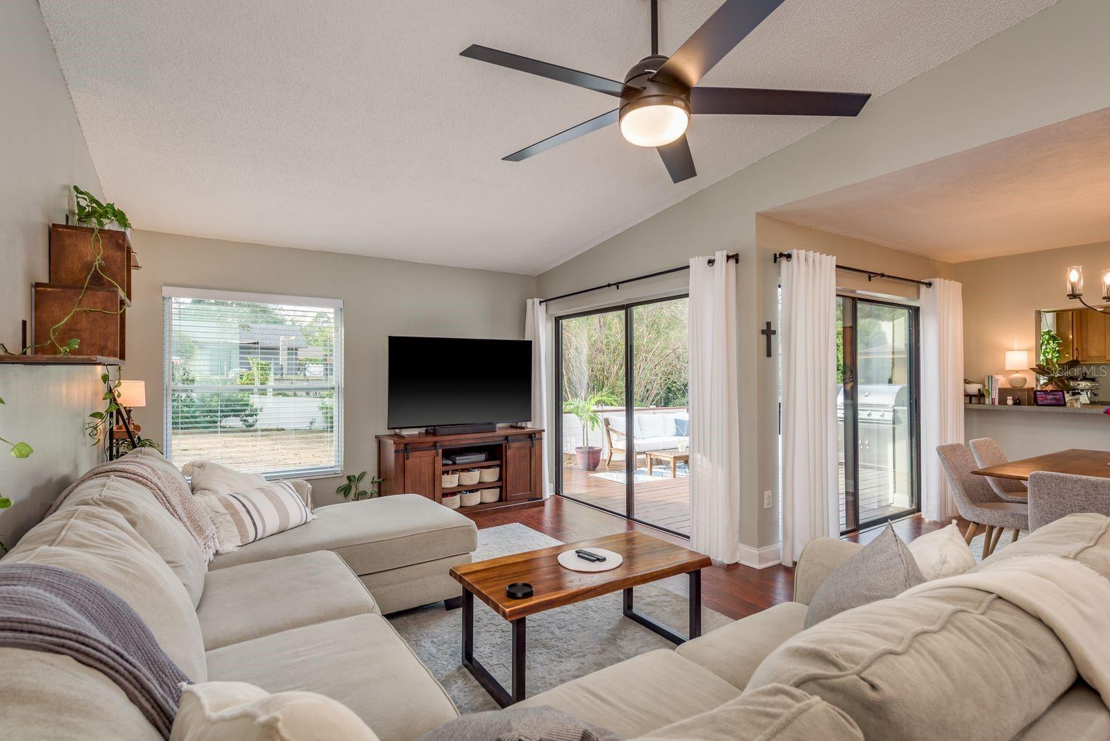 LAKE ST GEORGE-UNIT 1 - Residential