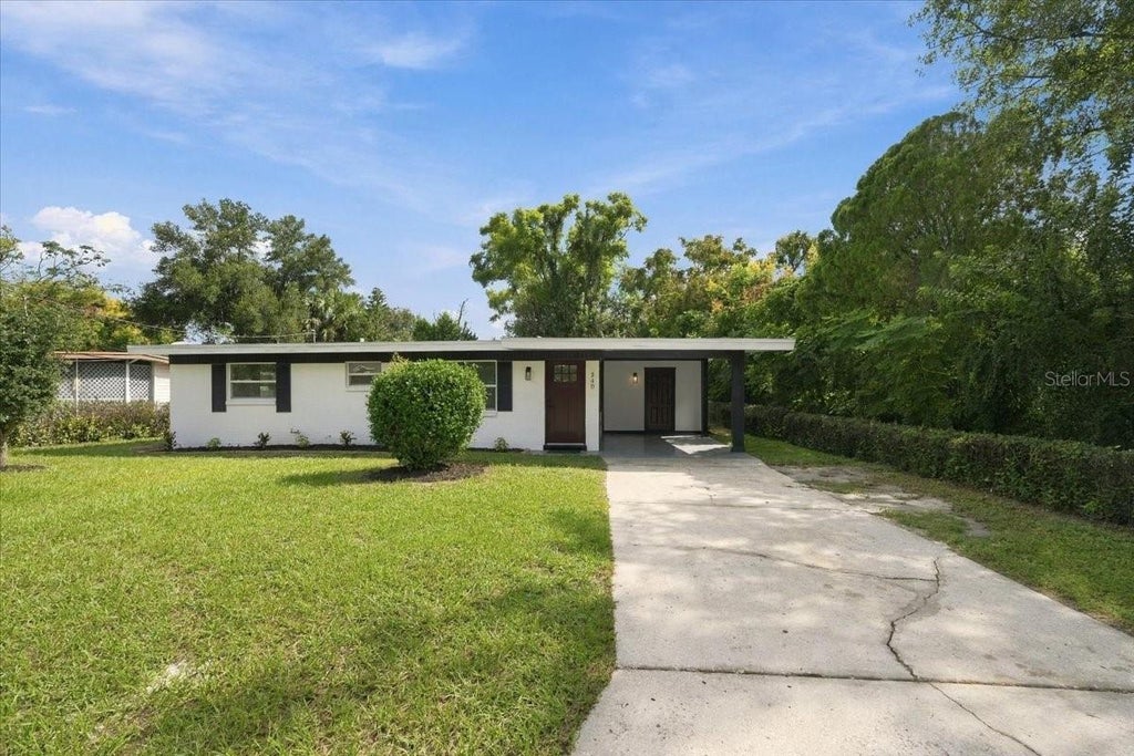 Photo of 240 Westwood Avenue, Winter Haven, FL 33880 (MLS # TB8558292)