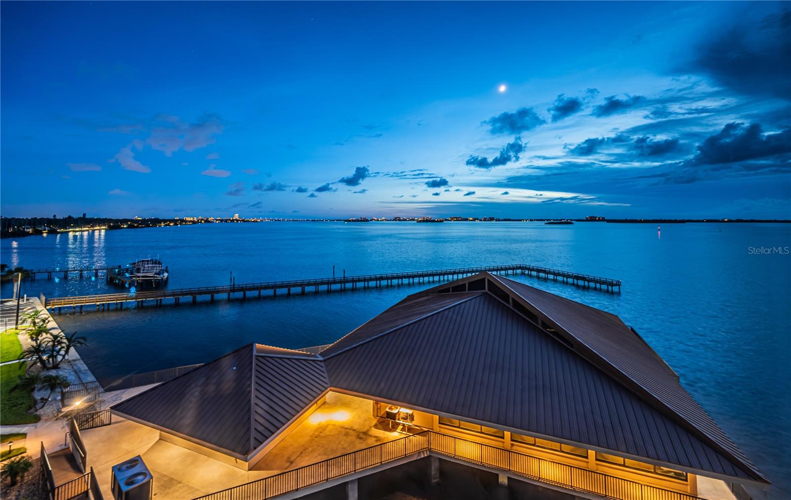 EDGEWATER ARMS 4TH CONDO - Residential