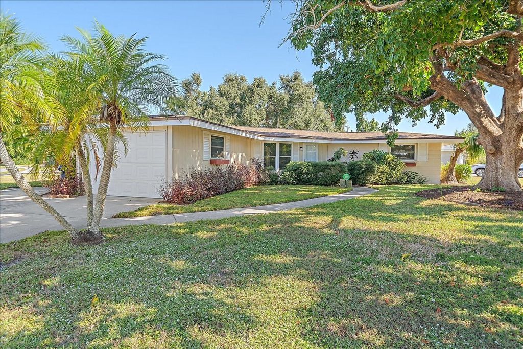 Photo of 3715 Mundy Ridge Drive, Sarasota, FL 34233 (MLS # A4671860)