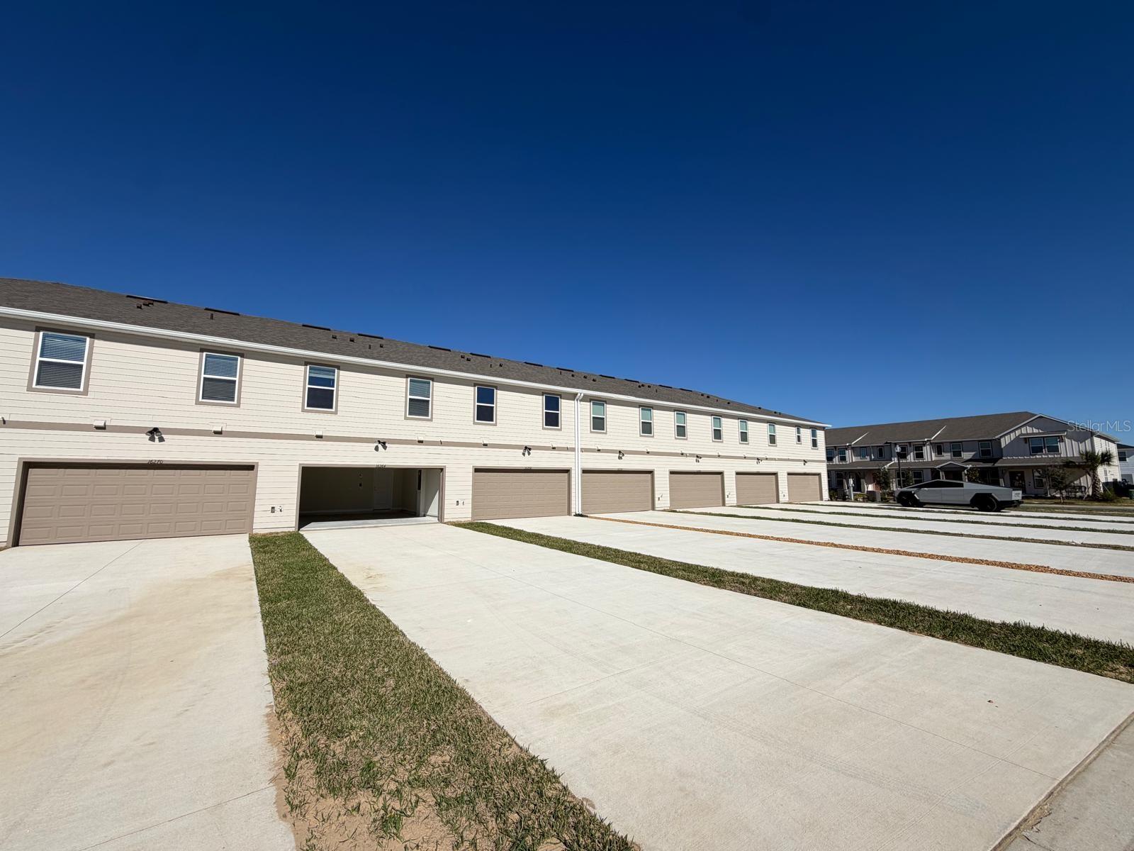 SILVERLEAF OAKS AT HAMLIN PHASE 3A - Residential Lease