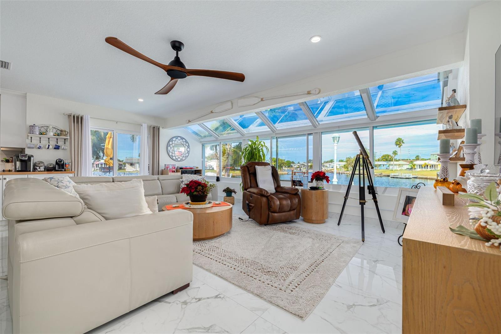 FLOR A MAR - Residential