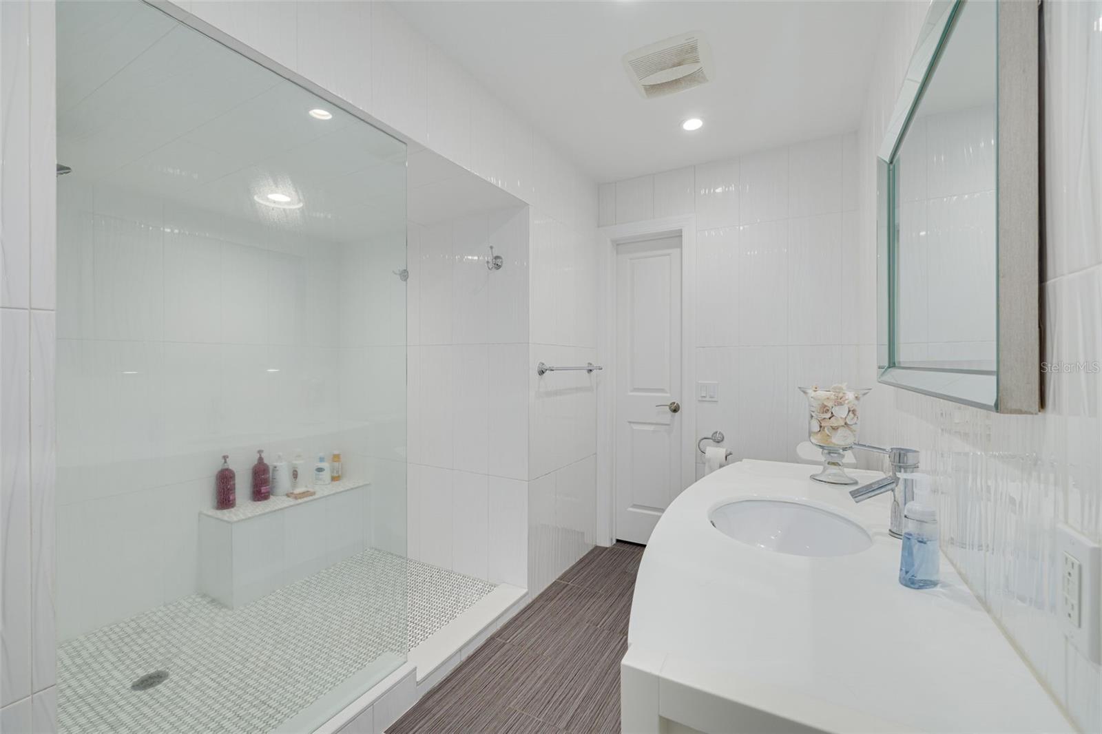 FLOR A MAR - Residential