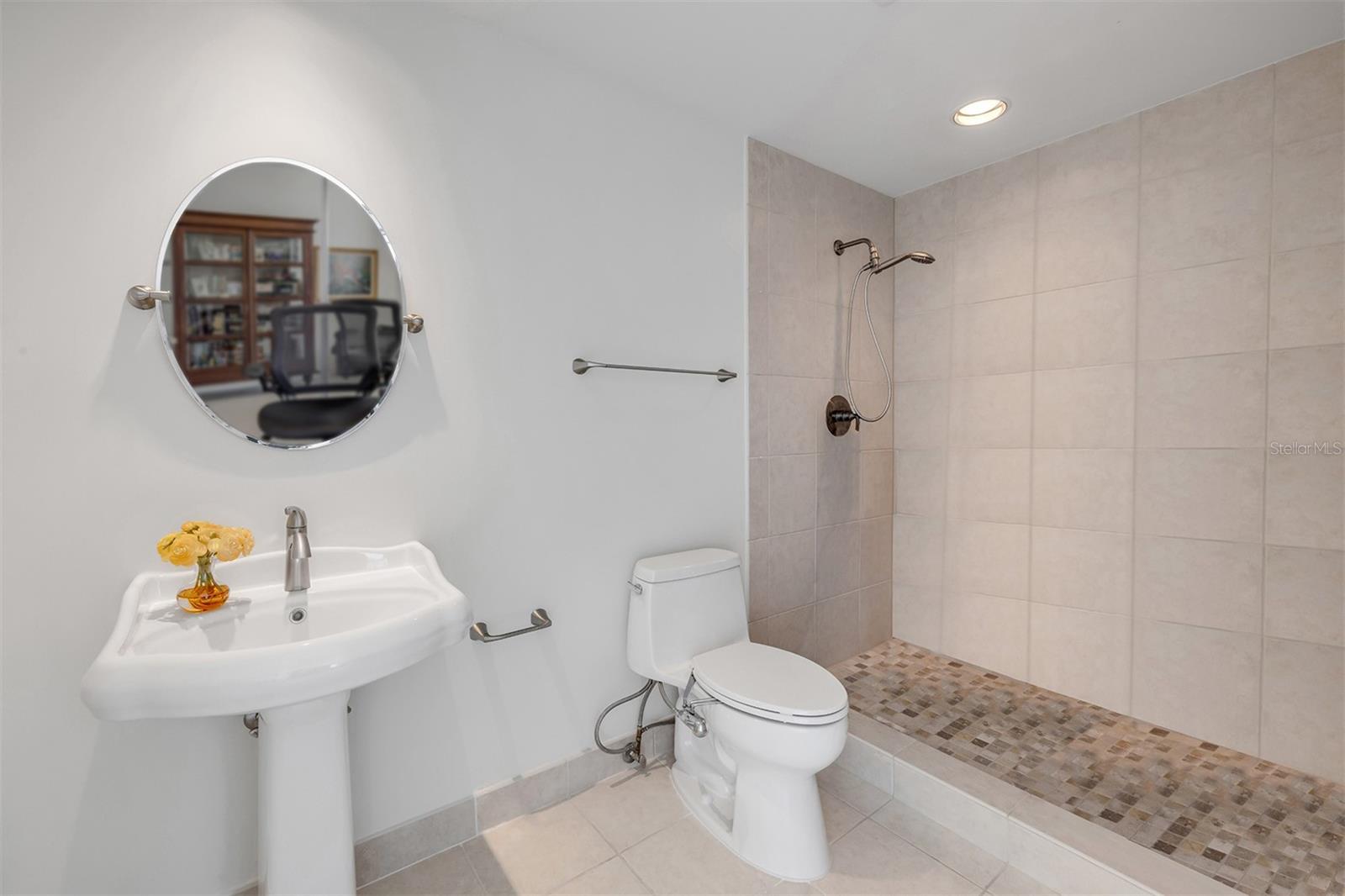 MARINA GRANDE/HALIFAX 01 - Residential