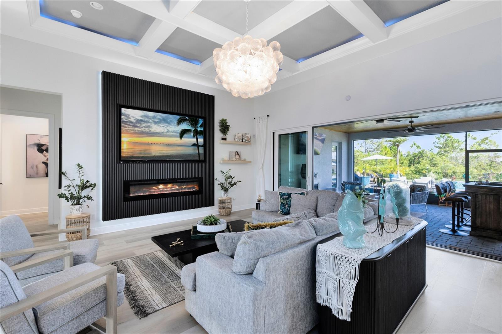 LAUREL POINTE - Residential