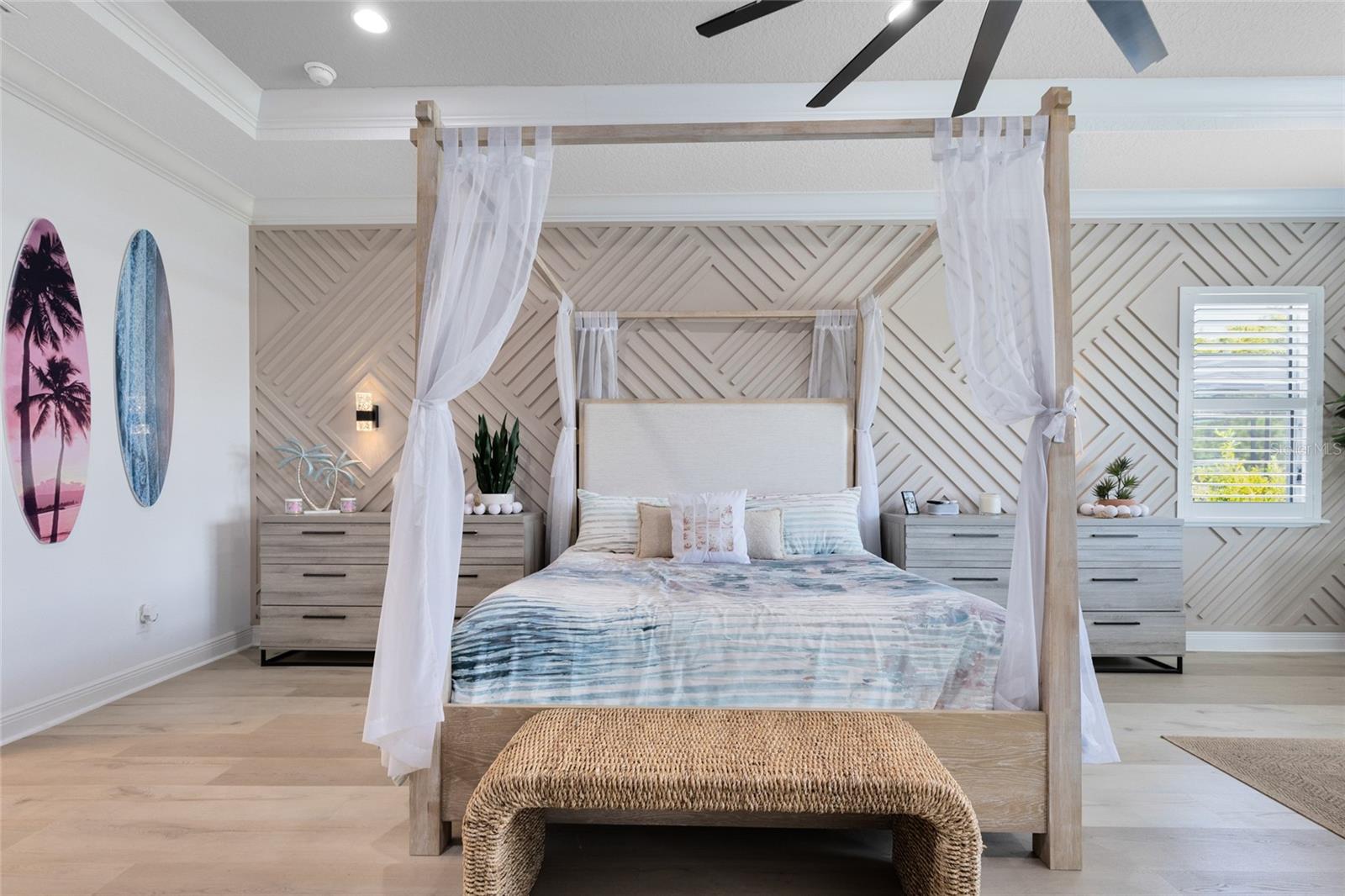 LAUREL POINTE - Residential