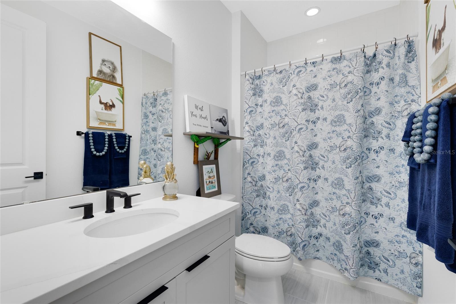 LAUREL POINTE - Residential