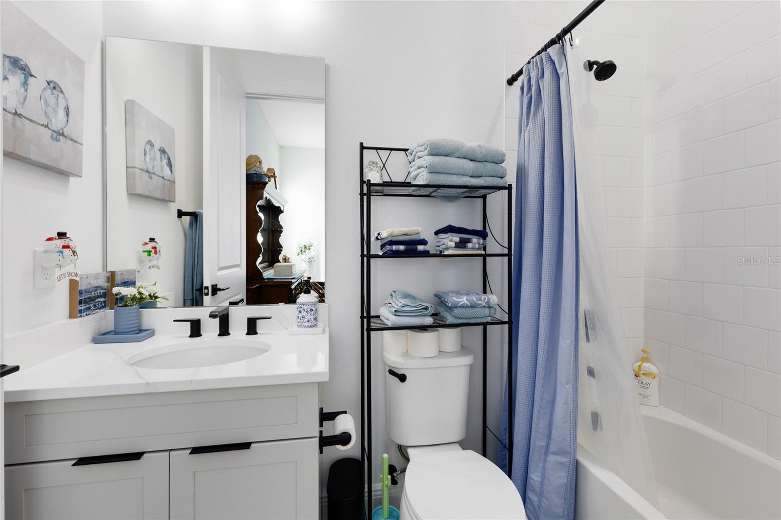 LAUREL POINTE - Residential