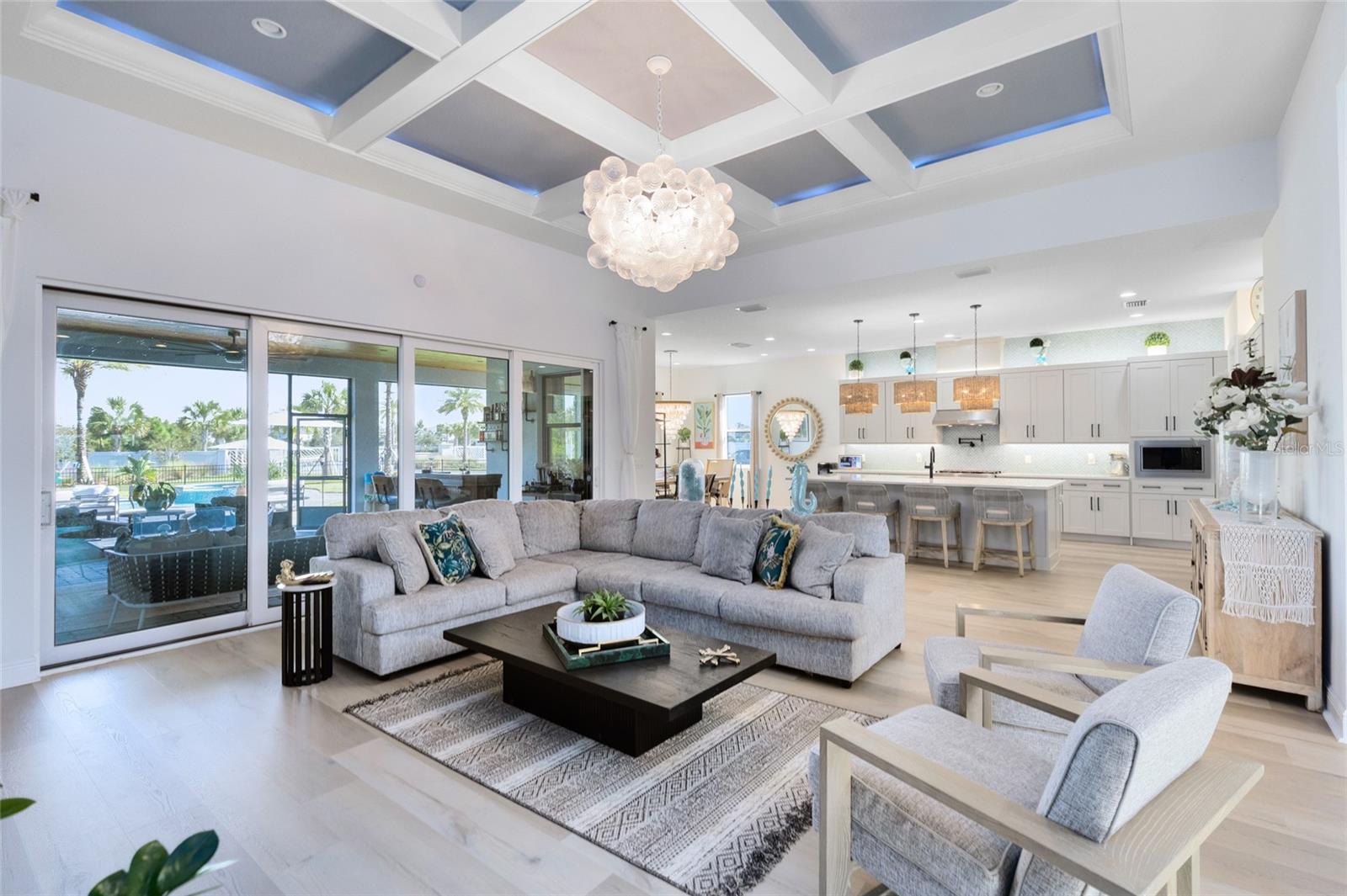 LAUREL POINTE - Residential