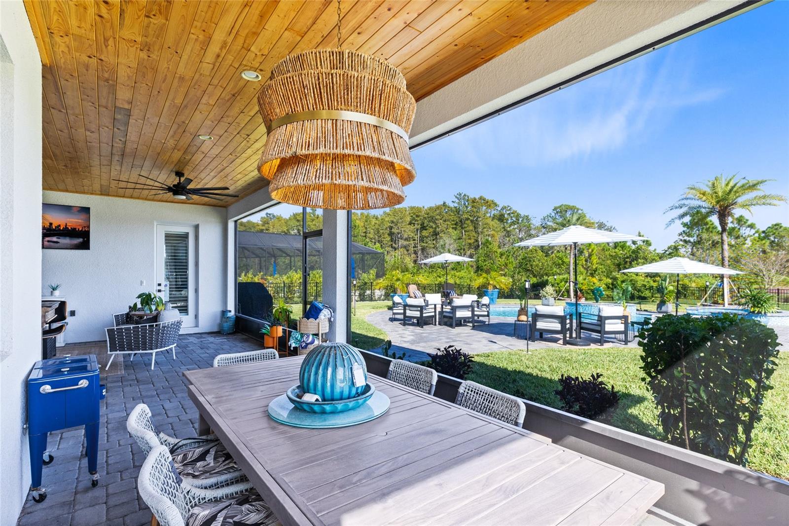 LAUREL POINTE - Residential