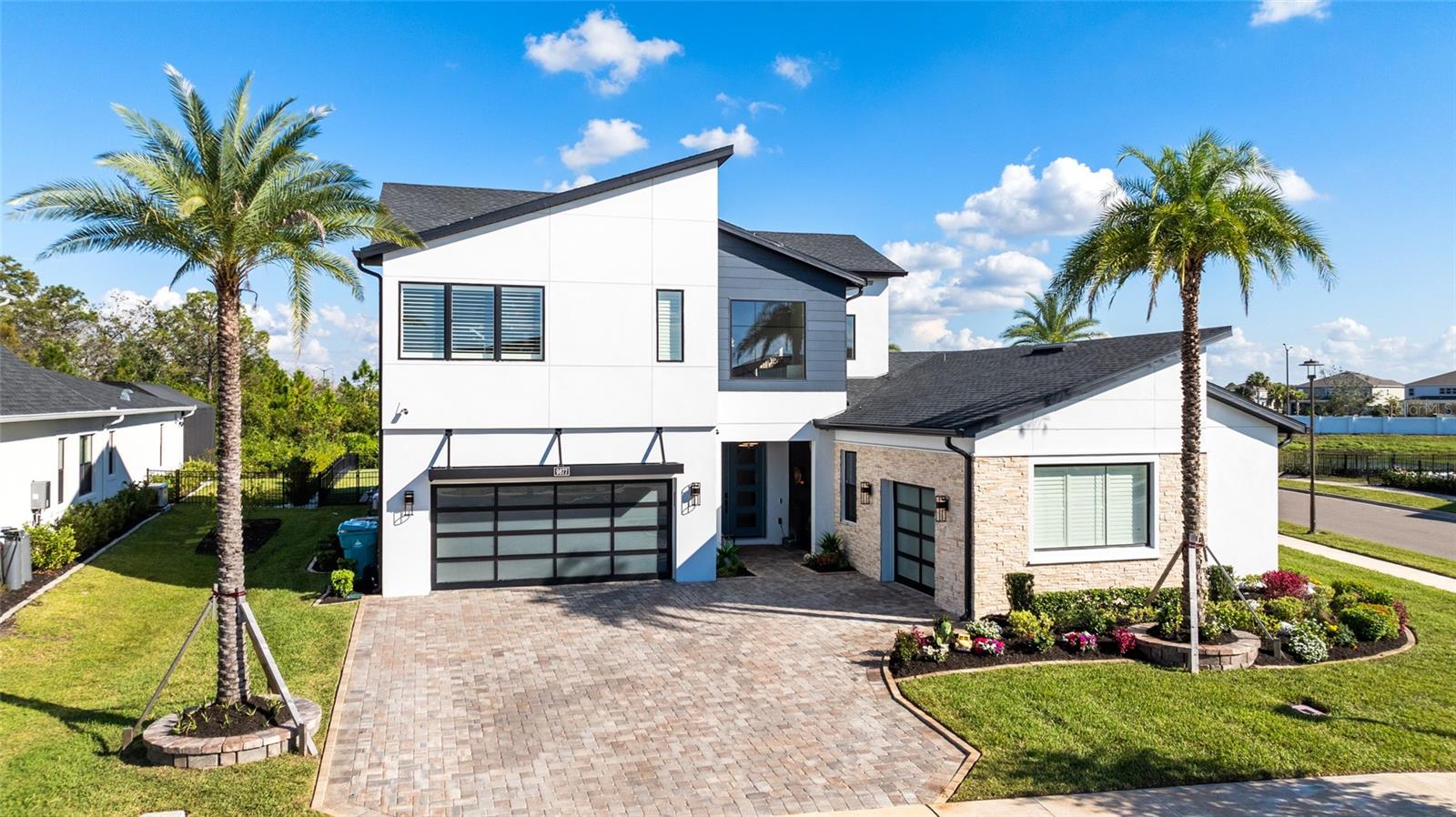 LAUREL POINTE - Residential