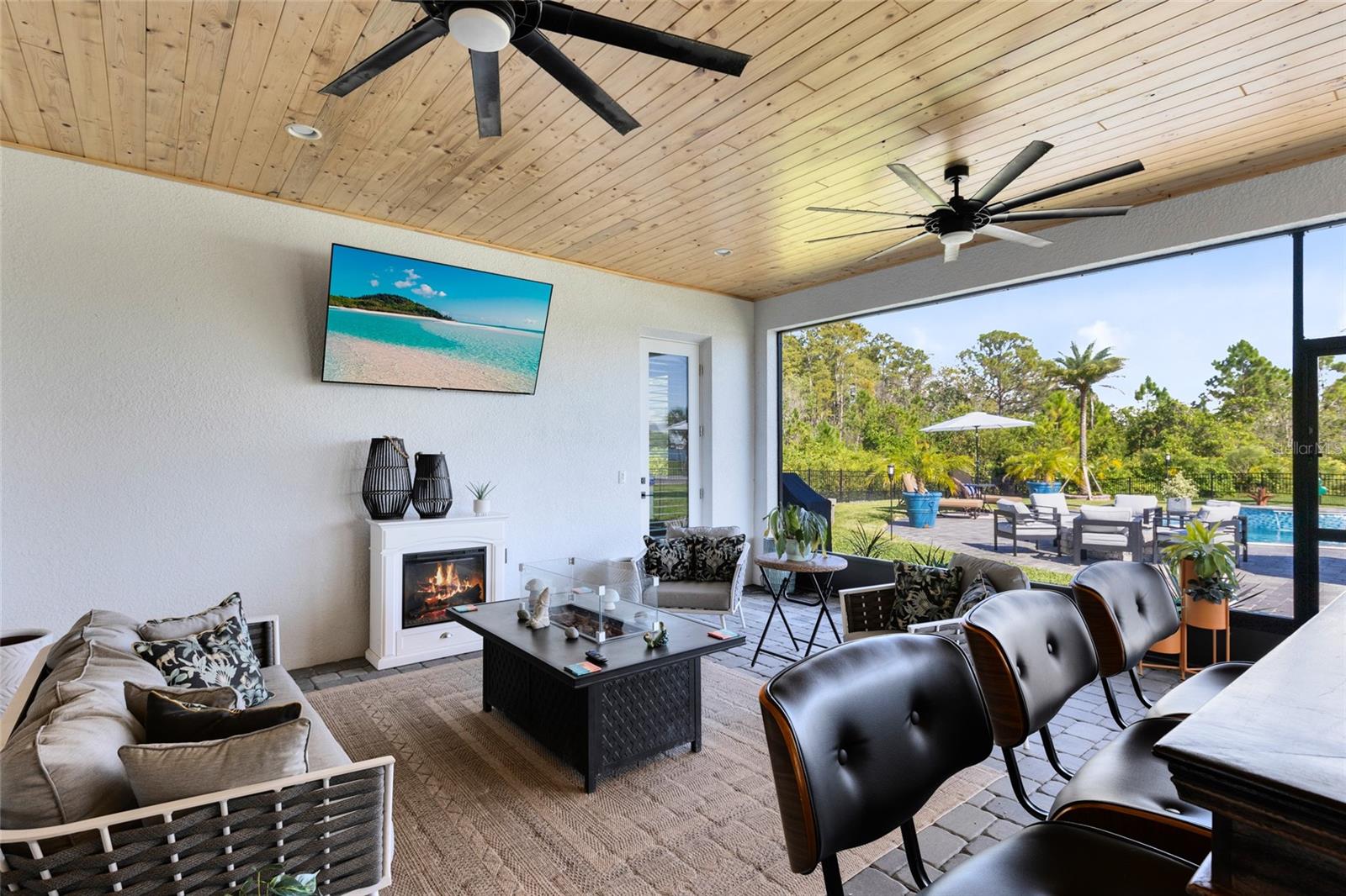 LAUREL POINTE - Residential