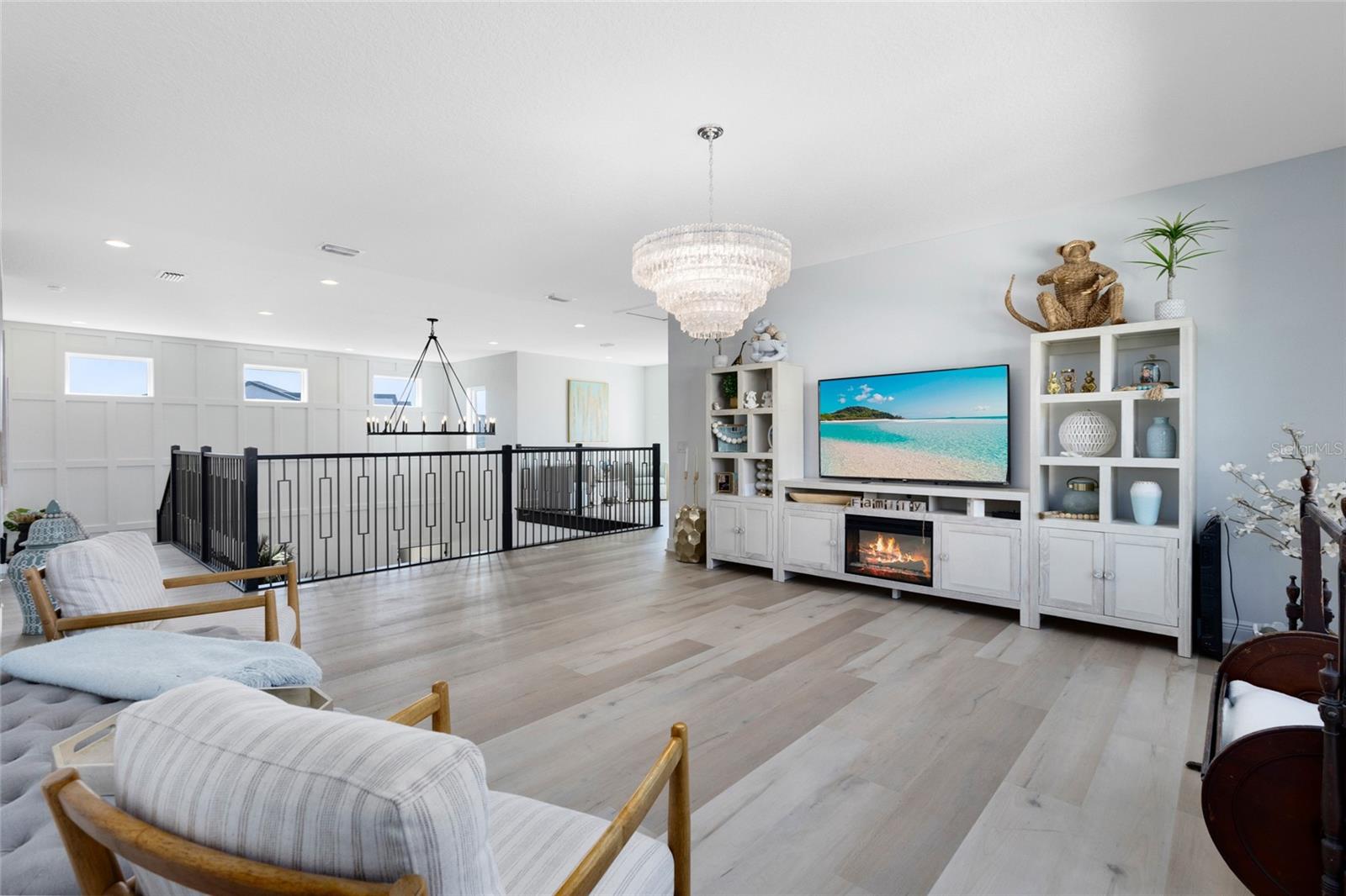 LAUREL POINTE - Residential