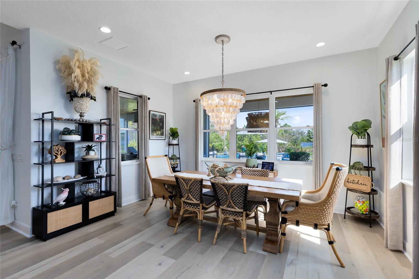 LAUREL POINTE - Residential