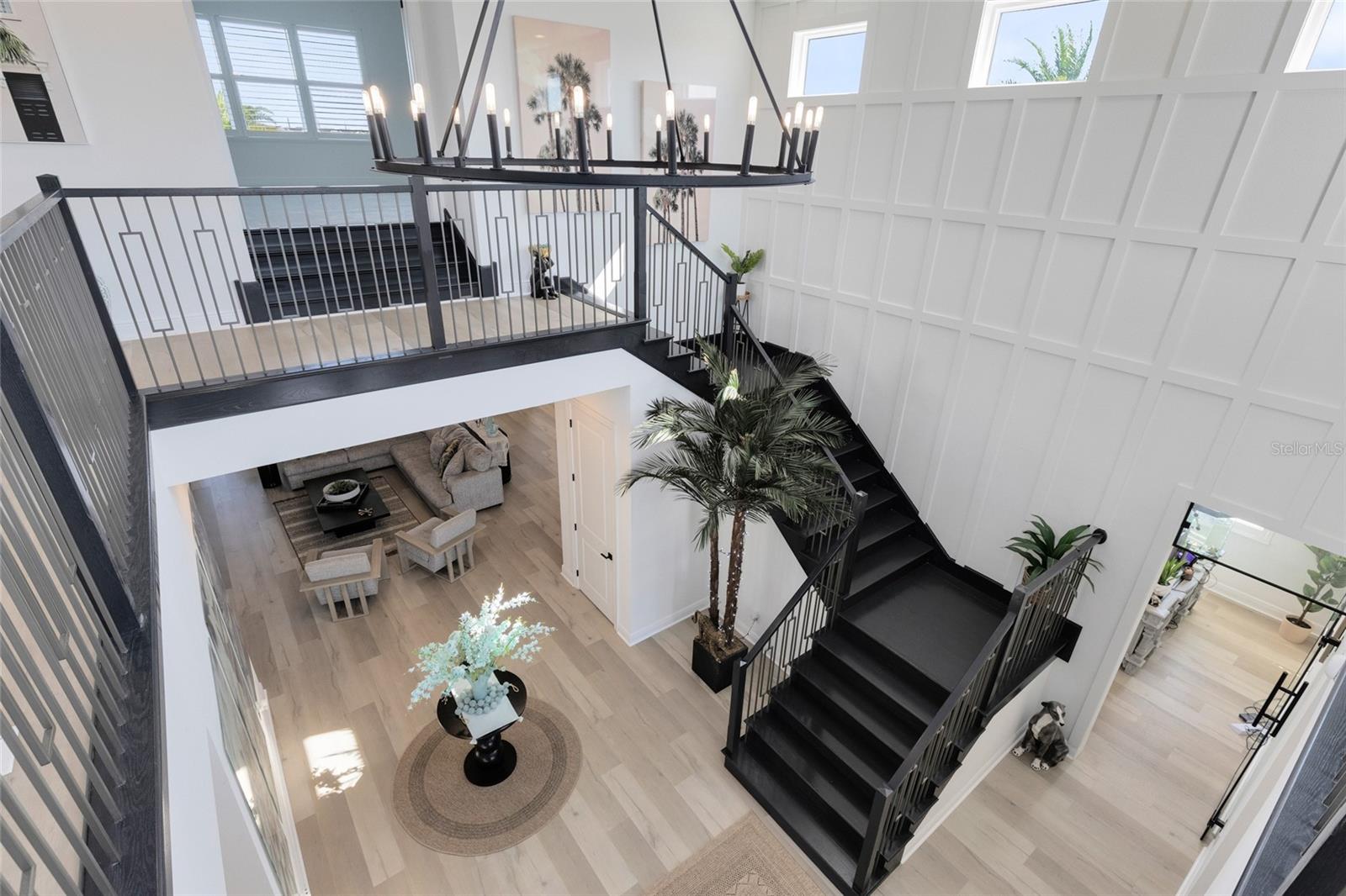 LAUREL POINTE - Residential