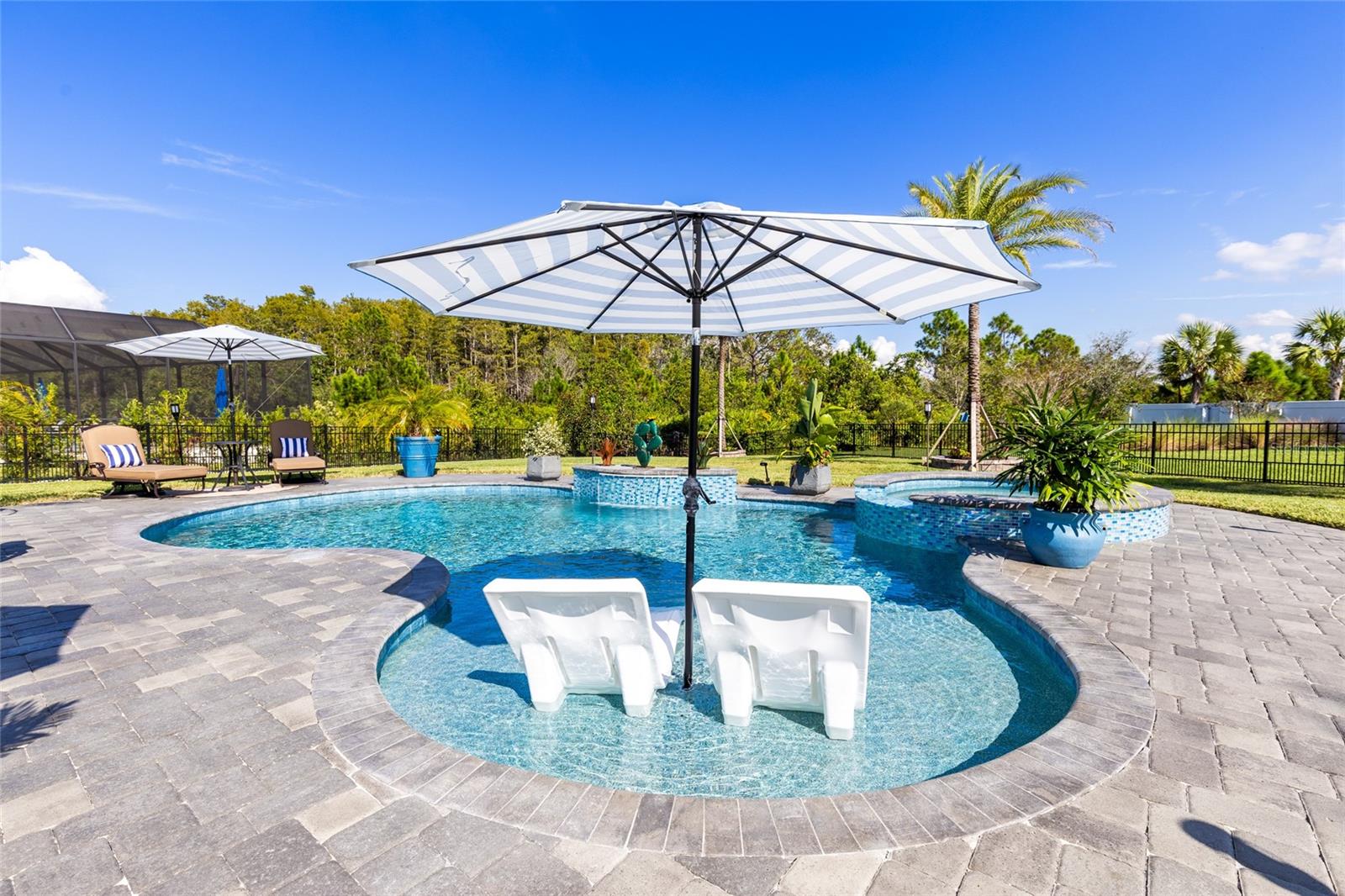 LAUREL POINTE - Residential