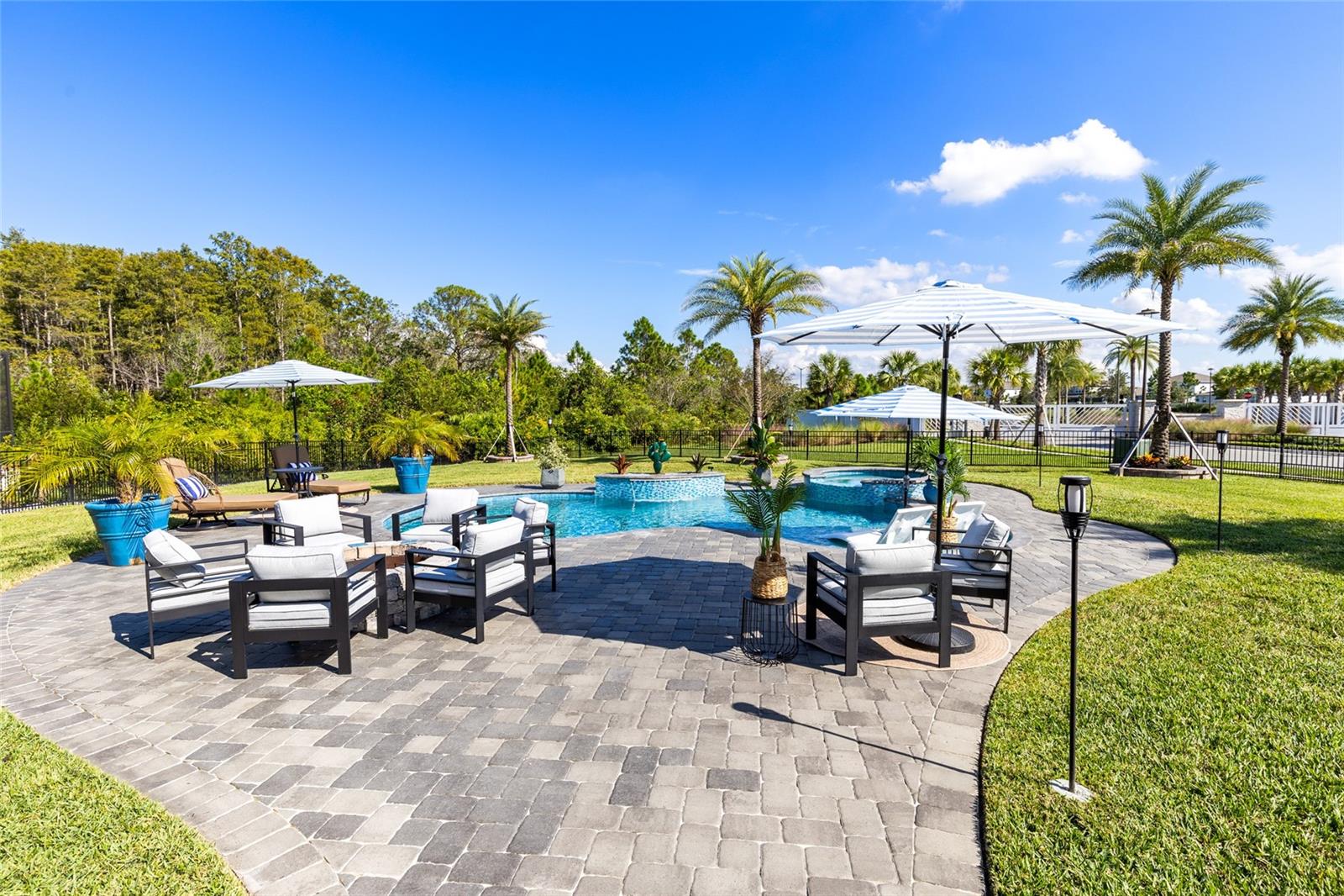 LAUREL POINTE - Residential