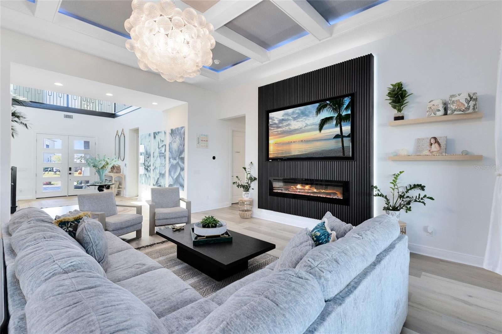 LAUREL POINTE - Residential