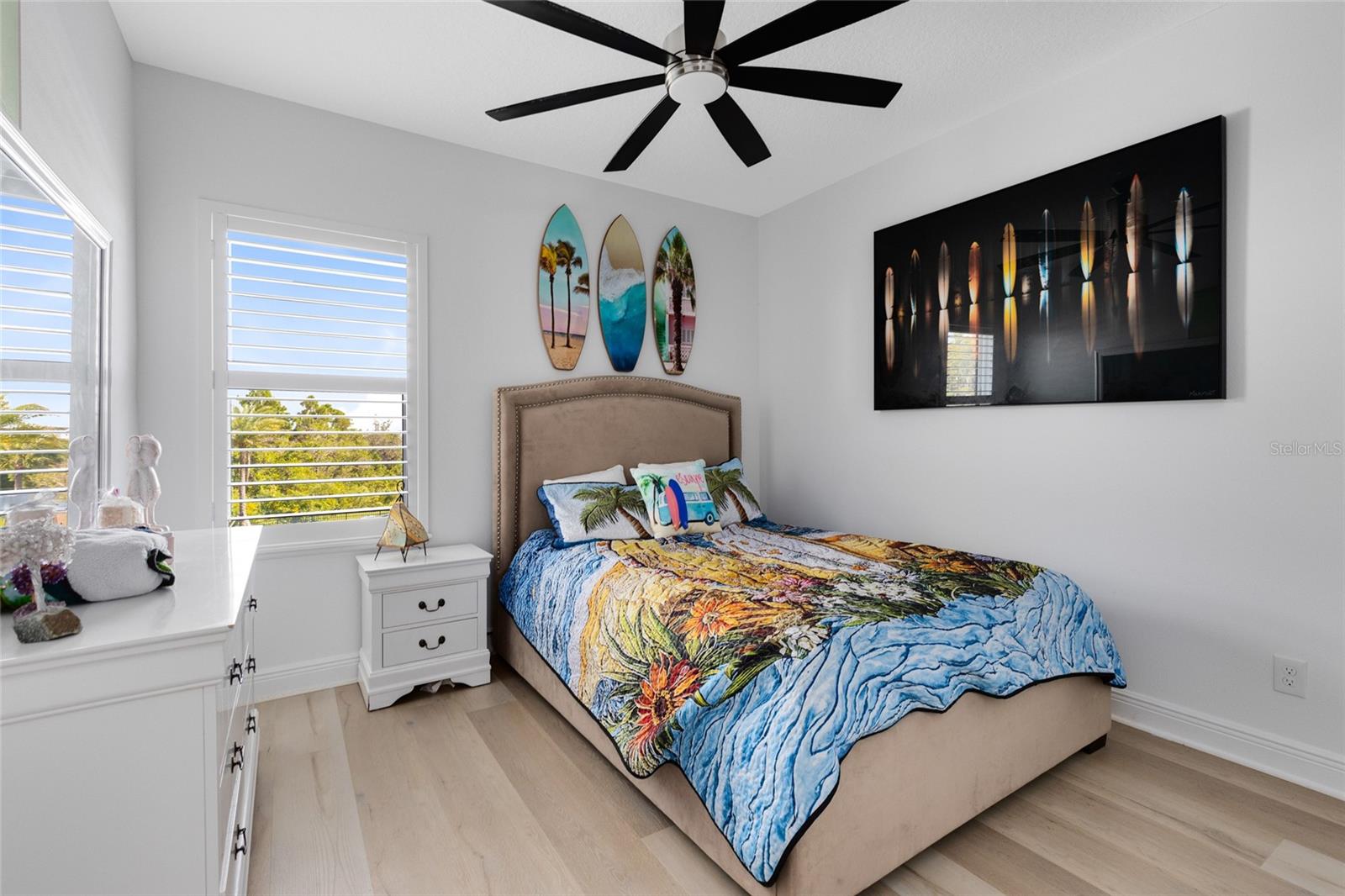 LAUREL POINTE - Residential