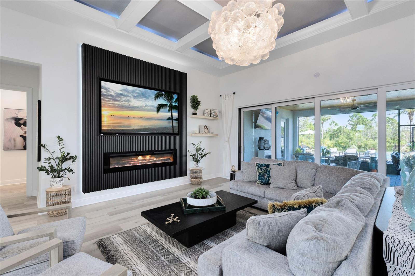 LAUREL POINTE - Residential