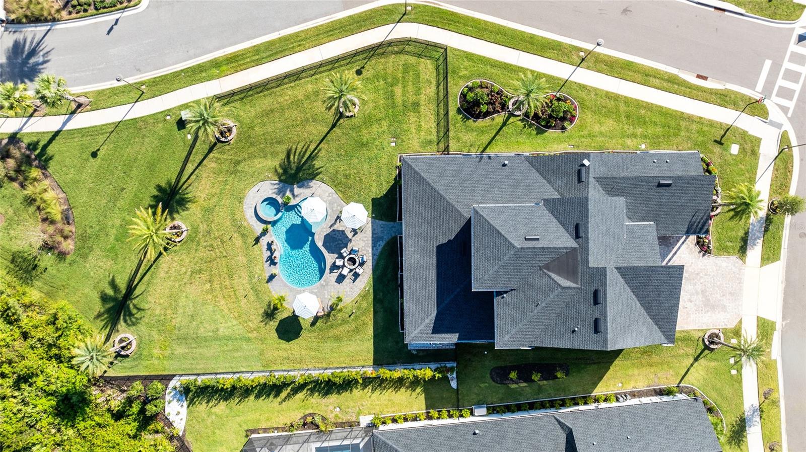 LAUREL POINTE - Residential