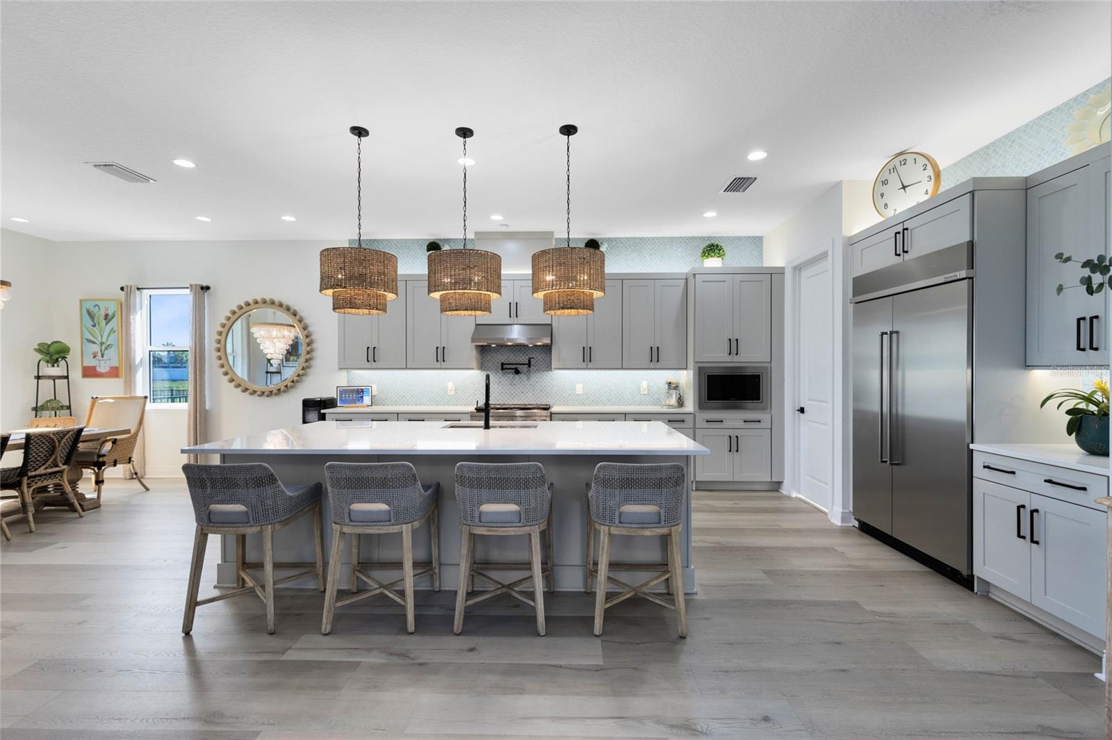 LAUREL POINTE - Residential