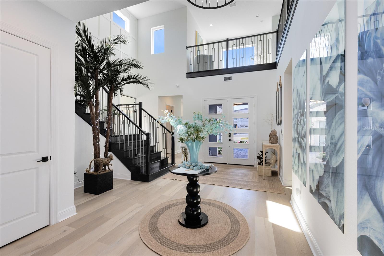 LAUREL POINTE - Residential