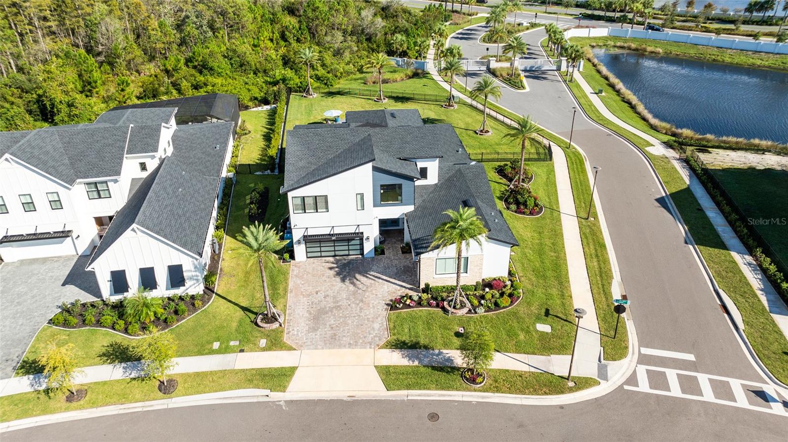 LAUREL POINTE - Residential