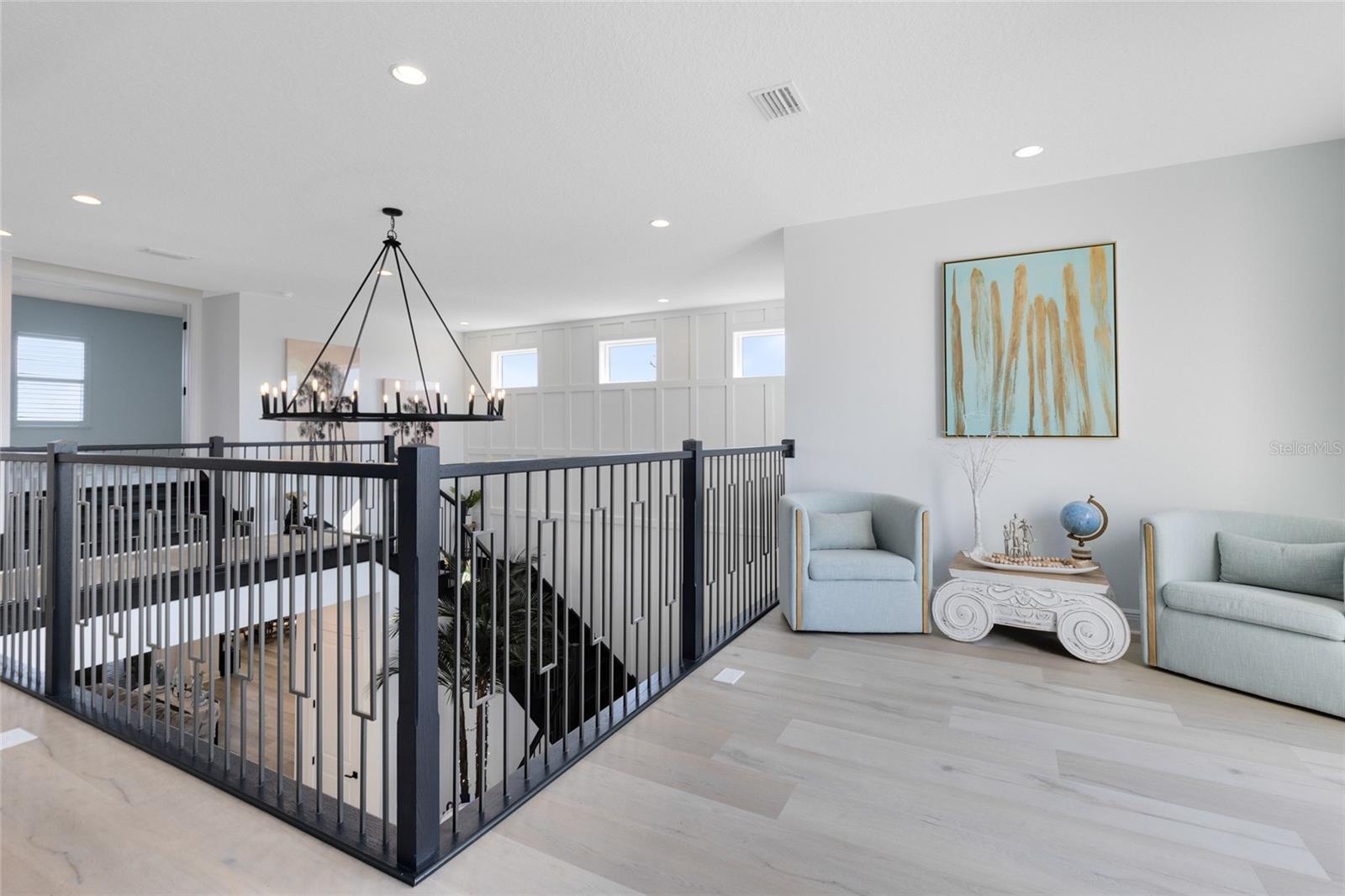 LAUREL POINTE - Residential