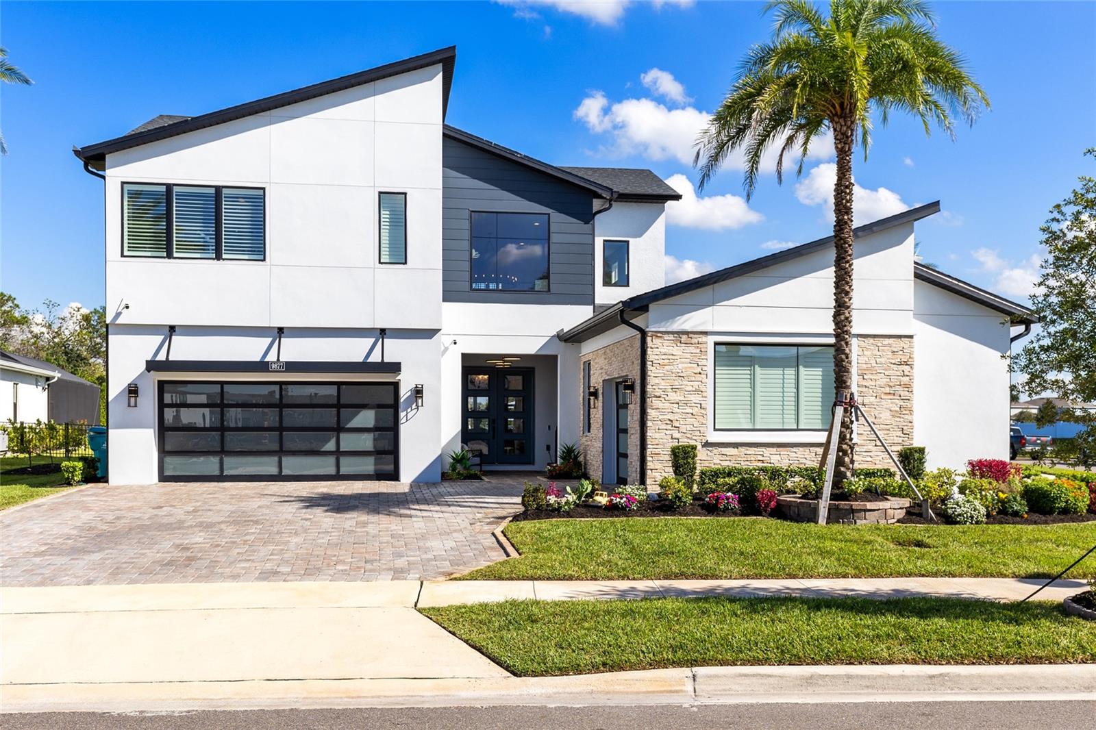 LAUREL POINTE - Residential