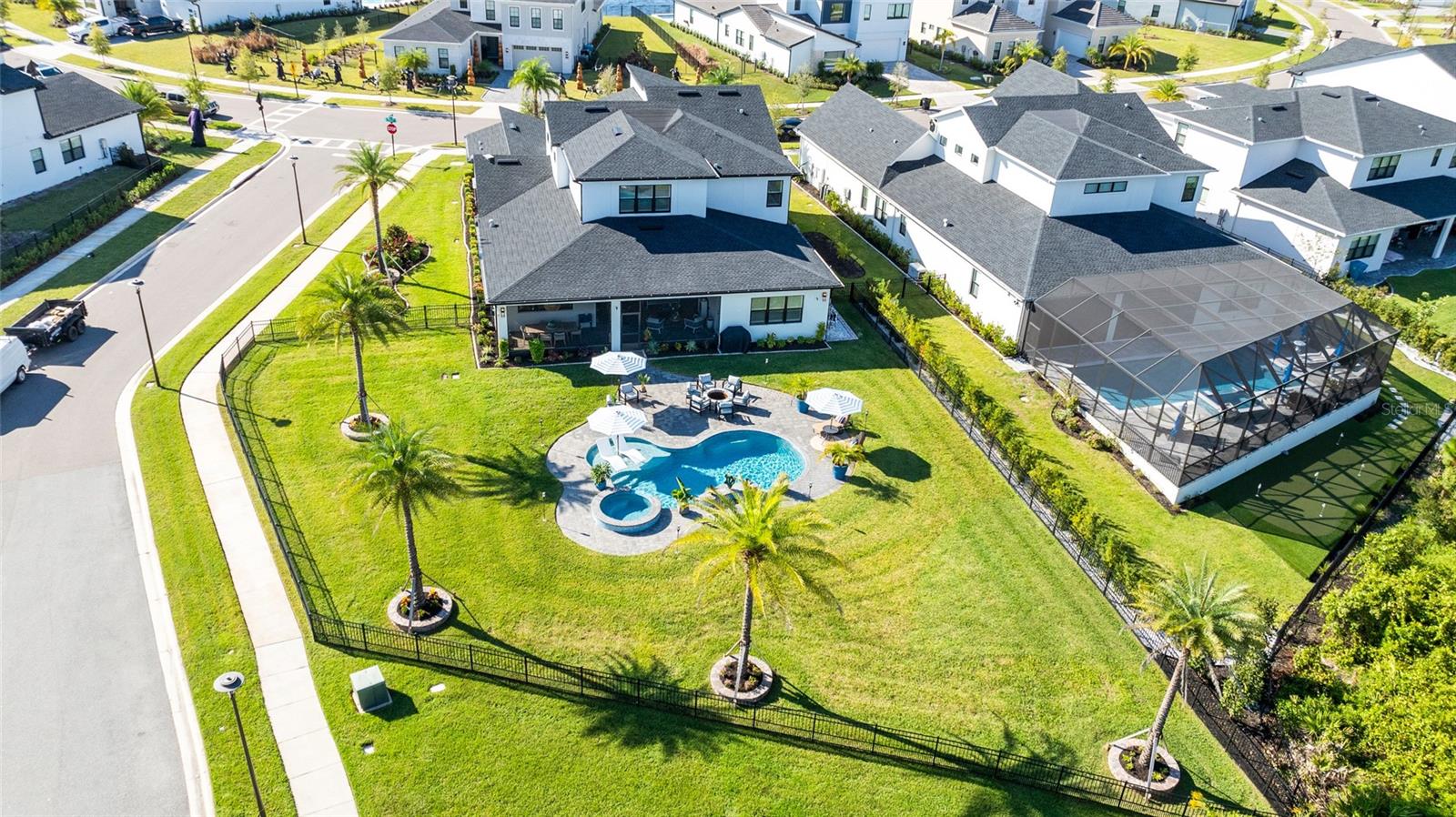 LAUREL POINTE - Residential