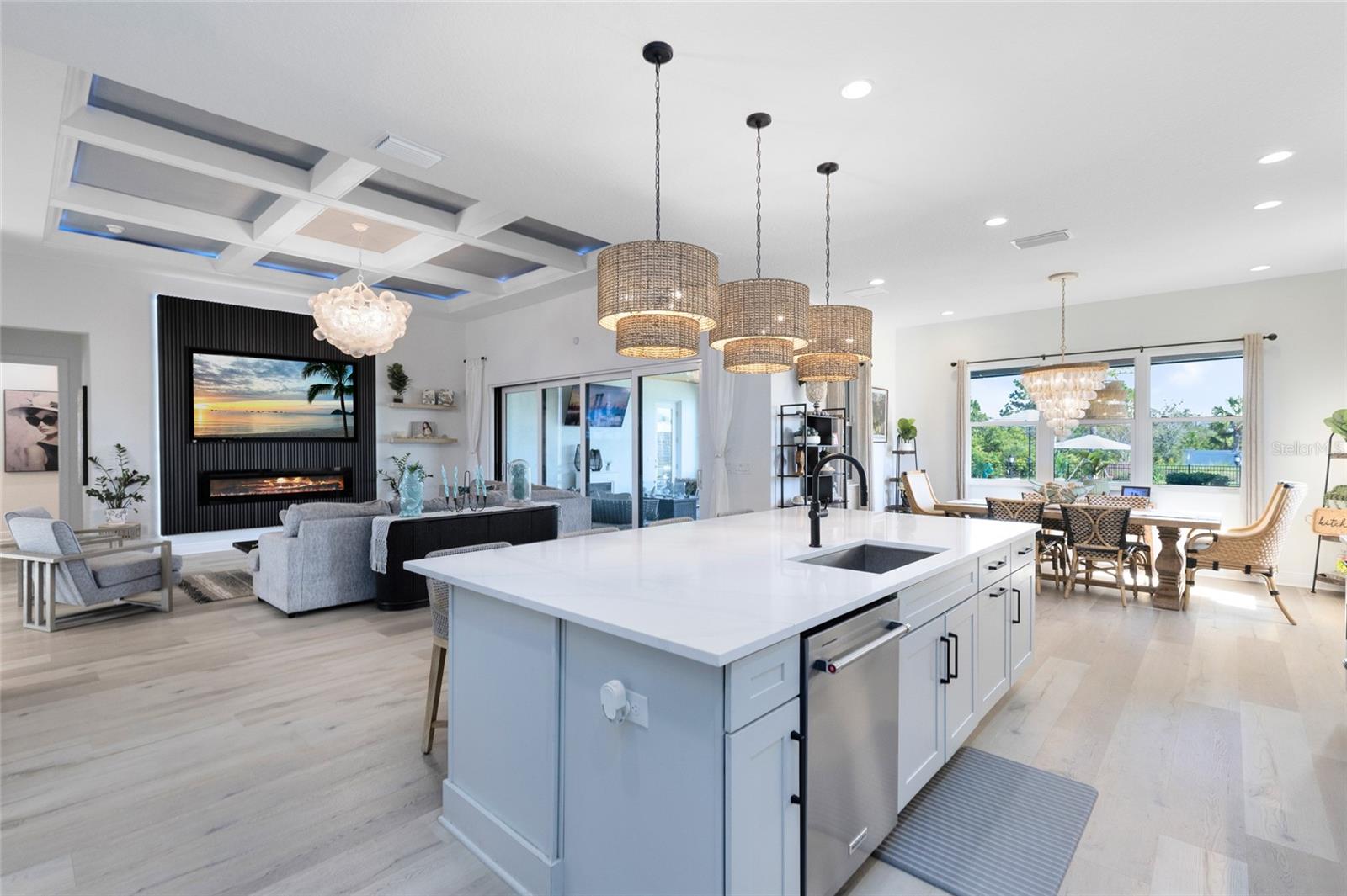 LAUREL POINTE - Residential