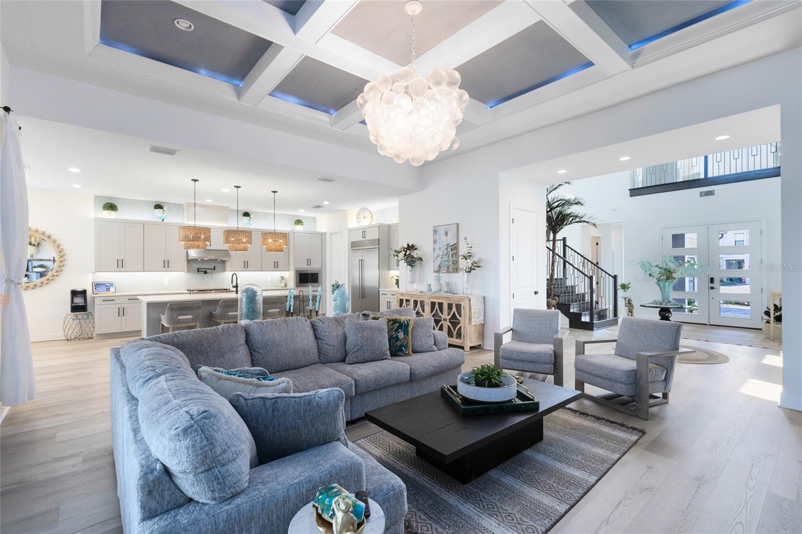 LAUREL POINTE - Residential